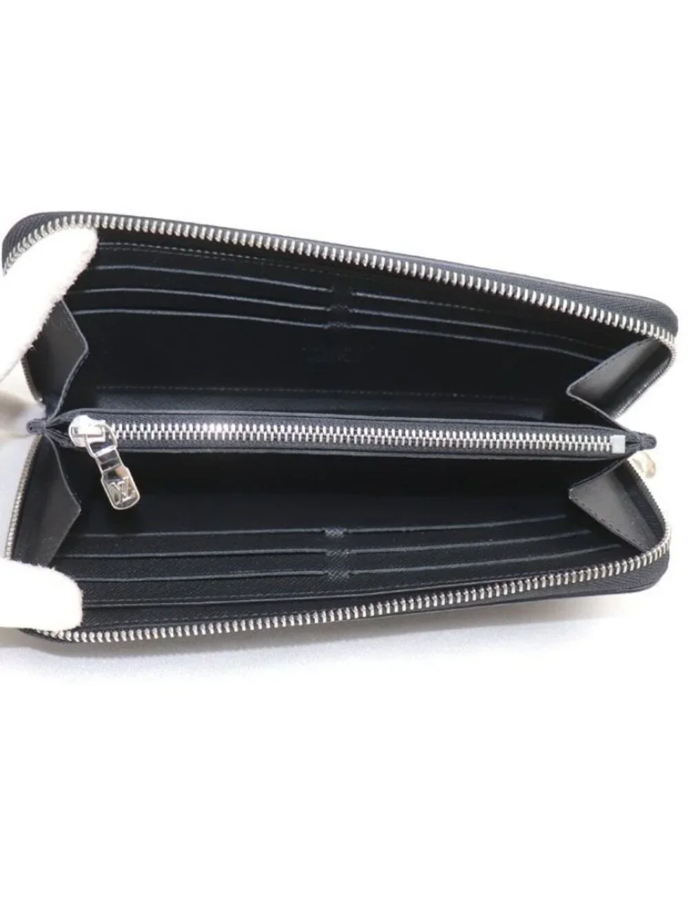 Louis Vuitton Zippy Wallet Horizontal Taiga Black